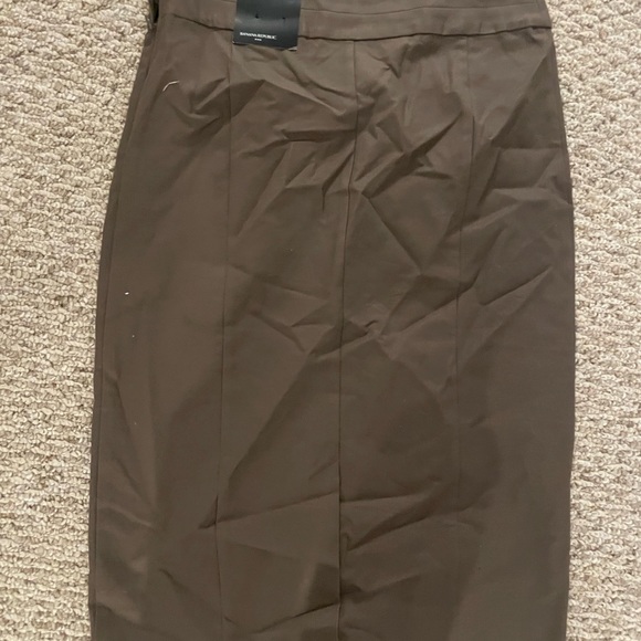 Banana republic nwt olive green pencil skirt - Picture 2 of 2